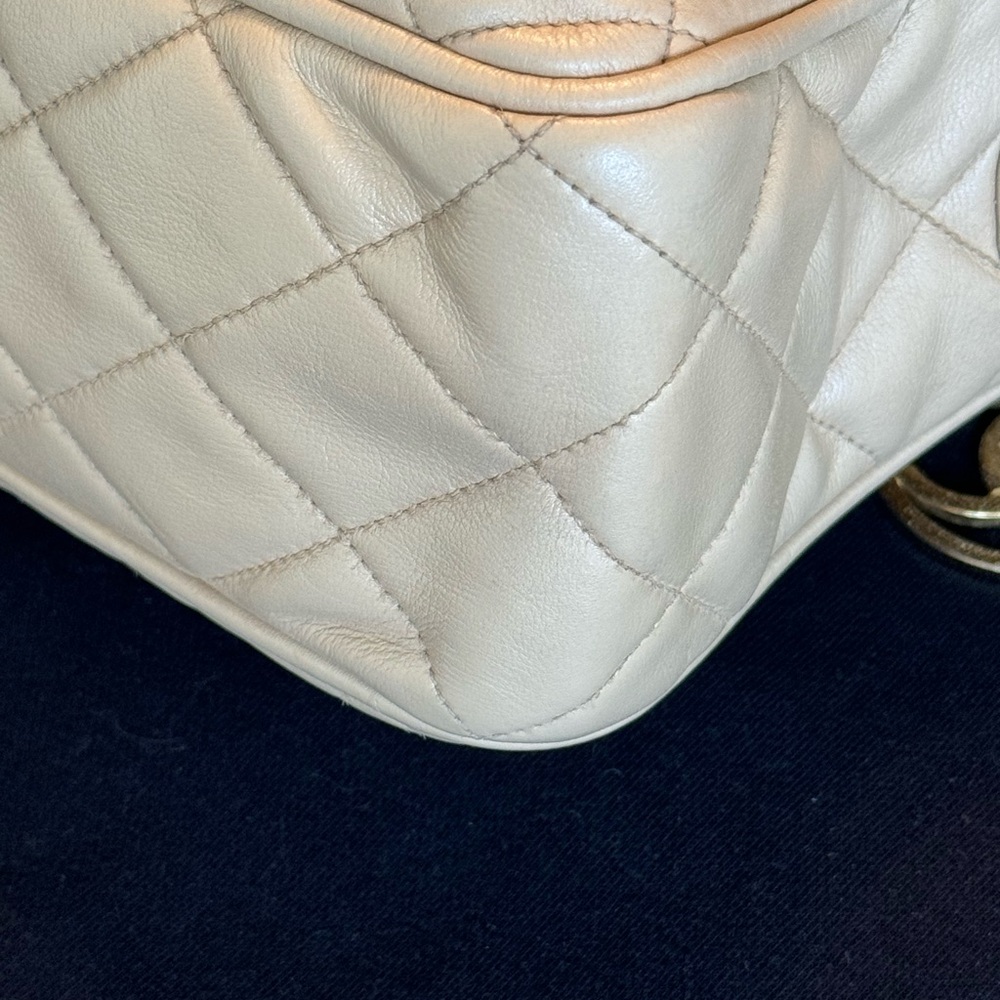 Authentic cream beige CHANEL matelasse quilted single chain shoulder bag - Picture 3 of 16